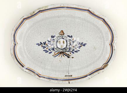 Anonym. "Lange lebe Freiheit ohne Lizenz". Steingut. 1790-1792. Paris, Carnavalet Museum. 72430-55 Dekoration, Faience, Liberte, Revolutionäre Periode, Oblong Dish, Französische Revolution Stockfoto