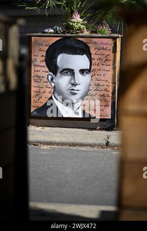 Paris, Frankreich. Februar 2024. Fresko in Hommage an Missak Manouchian im 20. Bezirk von Paris. Frankreich am 17. Februar 2024 in Paris. Foto: Stephane Le Tellec/ABACAPRESS.COM Credit: Abaca Press/Alamy Live News Stockfoto