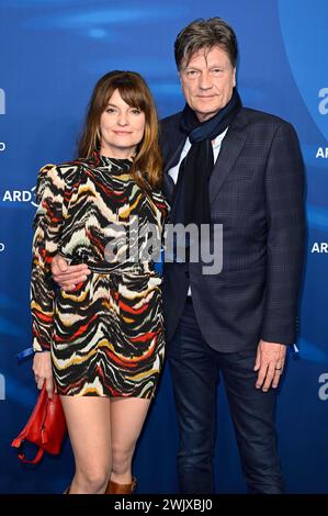 INA Paule Klink und Roland Suso Richter bei der ARD Blue Hour 2024 im Rahmen der Berlinale 2024 im Hotel Telegraphenamt. Berlin, 16.02.2024 *** Ina Paule Klink und Roland Suso Richter auf der ARD Blue Hour 2024 im Rahmen der Berlinale 2024 im Hotel Telegraphenamt Berlin, 16 02 2024 Foto:XF.xKernx/xFuturexImagex Blue Hour 4083 Stockfoto