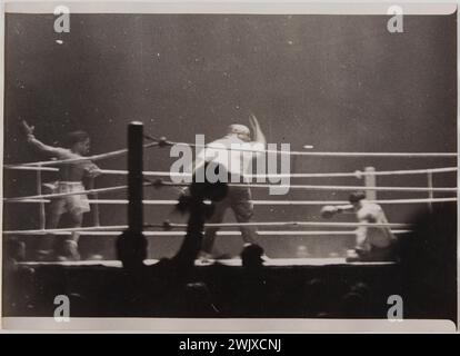Frankie Genaro (Frank Digennaro) Boxweltmeister vor seinem Kampf gegen den französischen Champion Young Perez (Victor Younki), Paris, 24. Oktober 1931. Palais des Sports, Paris (15. Arr.) '. 'ROL Agency, 26. Oktober 1931. Paris, Carnavalet Museum. 99525-22 BOXEN Stockfoto