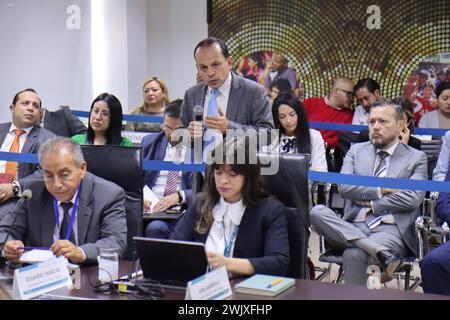 UIO POSTULANTES DEFENSOR DEL PUEBLO Quito, 17 de febrero. Candidatos a Defensor del Pueblo llegaron hasta las instalaciones del CPCCS con el fin de rendir el examen. Catedraticos y veedores acompanaron el proceso de casos que deberan resolver los postulantes. Candidato Ricardo Morales API / HAMILTON LOPEZ Quito Pichincha Ecuador POL-UIOPOSTULANTESDEFENSORDELPUEBLO-f206b1b152d4e5bd4b1b9f0779006ac6 *** UIO POSTULANTESDEFENSOR DEL PUEBLO Quito, Februar 17 Kandidaten für Ombudsmann kamen an, um die Cedcos-Prüfung abzulegen Stockfoto