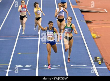 Birmingham, Großbritannien. Februar 2024. YEARGIN Nicole und MCHUGH Tess in den 400-m-Läufen der Frauen während der Microplus UK Leichtathletik-Hallenmeisterschaften in der Utilita Arena in Birmingham, Großbritannien. Quelle: LFP/Alamy Live News Stockfoto