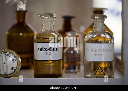 Salzsäure, in einem alten Chemielabor, Deutschland, Europa Stockfoto