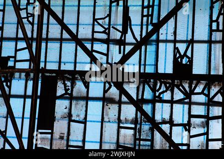 Alte Maschinenhalle mit Gerüst gestützt, ehemaliges Stahlwerk Henrichshütte, Hattingen, Landkreis Ruhr, Nordrhein-Westfalen, Deutschland, Europa Stockfoto