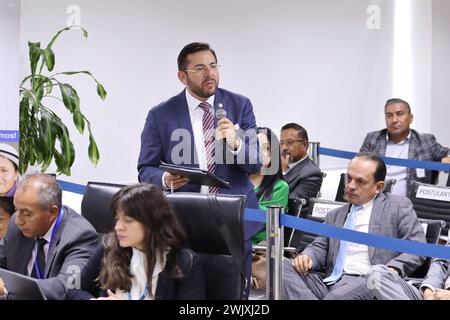 UIO POSTULANTES DEFENSOR DEL PUEBLO Quito, 17 de febrero. Candidatos a Defensor del Pueblo llegaron hasta las instalaciones del CPCCS con el fin de rendir el examen. Catedraticos y veedores acompanaron el proceso de casos que deberan resolver los postulantes. Candidato Dario Pordero. API / HAMILTON LOPEZ Quito Pichincha Ecuador POL-UIOPOSTULANTESDEFENSORDELPUEBLO-1c4893550cbdcd2cffc629b83a4898aa *** UIO POSTULANTES POSTULANTES DEFENSOR DEL PUEBLO Quito, Februar 17 Kandidaten für den Ombudsmann kamen in den CPCCS-Einrichtungen an, um die Prüfung in Begleitung von Professoren und Beobachtern abzulegen Stockfoto