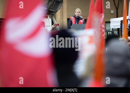 Port Talbot, Wales, Großbritannien. Februar 2024. Sharon Graham, Generalsekretär von Unite the Union, spricht vor der Menge. Quelle: Sean Pursey/Alamy Live News Stockfoto