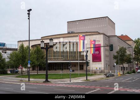 Das 1907 eröffnete Schiller Theater beherbergt die Komische Oper Berlin. Stockfoto