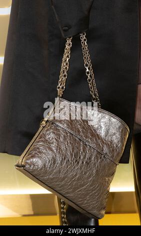 Sungnam, Südkorea. Februar 2024. Die südkoreanische Sängerin und Schauspielerin Nana (Herkunftsname: Im Jin-Ah) nimmt am 15. Februar 2024 an einem Fotoanruf für die GIVENCHY Spring-Summer 2024 Collection im Hyundai Department Flagship Store in Sungnam, Südkorea, Teil. (Foto: Lee Young-HO/SIPA USA) Credit: SIPA USA/Alamy Live News Stockfoto