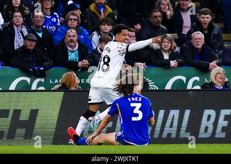 Samuel Silvera von Middlesbrough feiert das zweite Tor ihrer Mannschaft während des Sky Bet Championship Matches im King Power Stadium in Leicester. Bilddatum: Samstag, 17. Februar 2024. Stockfoto