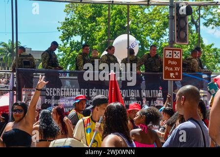 17. Februar 2024, Rio de Janeiro, Rio de Janeiro, Brasilien: RIO DE JANEIRO (RJ), 02/17/2024 - BLOCK da ANITTA/CENTRO/RJ - brasilianische Sängerin Anitta beginnt ihren Megablock auf der Rua Primeiro de Marco und endet auf der Av. Präsident Antonio Carlos. Die Veranstaltung zieht eine lebhafte Menge von Fans und Enthusiasten an, und es gibt moderate Ruhe, Sicherheit und medizinische Versorgung in der Stadt Rio de Janeiro, diesen Samstag, den 17. Februar 2024. (Foto: Fausto Maia/Thenews2/Zumapress) (Foto: © Fausto Maia/TheNEWS2 via ZUMA Press Wire) NUR REDAKTIONELLE VERWENDUNG! Nicht für kommerzielle ZWECKE! Stockfoto