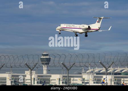 München, Deutschland - 16. Februar. 2024 : Republik Serbien Embraer EMB-135BJ Legacy mit der Flugzeugnummer YU-SRB landet als Teil der Münchner Stockfoto