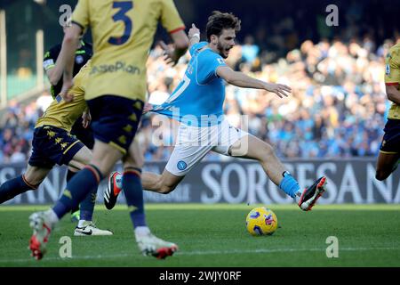 Neapel, Italien. Februar 2024. Foto Alessandro Garofalo/LaPresse 17 febbraio 2024 Napoli, Italia Sport calcio Napoli vs Genua - Campionato di calcio Serie A TIM 2023/2024 - stadio Diego Armando Maradona Nella Foto: Khvicha Kvaratskhelia (SSC Neapel); 17. Februar 2024 Neapel, Italien Sport Fußball Napoli vs Genua - italienische Fußballmeisterschaft Liga A TIM 2023/2024 - Diego Armando Maradona Stadion. Auf dem Bild: Khvicha Kvaratskhelia (SSC Neapel); Credit: LaPresse/Alamy Live News Stockfoto