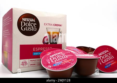 NESCAFE Dolce Gusto Kaffeepads. Nescafé ist eine Marke von Nestlé Stockfoto