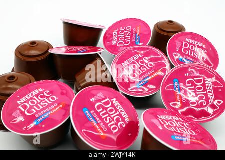 NESCAFE Dolce Gusto Kaffeepads. Nescafé ist eine Marke von Nestlé Stockfoto