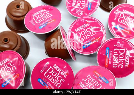 NESCAFE Dolce Gusto Kaffeepads. Nescafé ist eine Marke von Nestlé Stockfoto