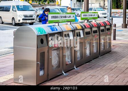 Papierkorb für verschiedene Artikel an öffentlichen Orten. Saitama, Japan. Stockfoto