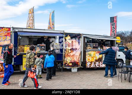 Food Trucks bieten verschiedene Lebensmittel an. Saitama, Japan. Stockfoto