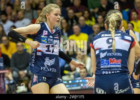 Triest, Italien. Februar 2024. Camilla Weitzel (Fenera Chieri '76) während des FinalFour Italian Cup Frecciarossa 2024 Spiel zwischen Prosecco Doc Imoco Conegliano und Fenera Chieri '76 in PalaTrieste, Triest, Italien am Februar 2024 während des Halbfinals - Prosecco Doc Imoco Conegliano vs reale Mutua Fenera Chieri 76, italienisches Volleyball-Pokalspiel in Triest, Italien 17. Februar 2024 Credit: Independent Photo Agency/Alamy Live News Stockfoto
