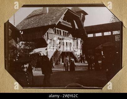 Anonym. Album der Weltausstellung 1900. Schweizer Dorf. 1900. Museum der Schönen Künste der Stadt Paris, Petit Palais. Jahr 1900, Belle Epoque, Universalausstellung 1900 Stockfoto