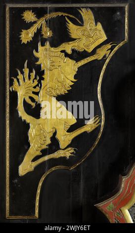 Victor Hugo (1802-1885). Chinesisches Dekor aus Juliette Drouets Haus in Guernsey, West Wall. Drache mit fünf goldenen Fingern (Schornsteindetail). Polychromes, graviertes Holz. 1857-1864. Paris, das Haus von Victor Hugo. 79111-13 Asiatische Kunst, dekorative Kunst, ernstes Holz, chinesisches Kabinett, Chenminee, chinoiserie, fünf Finger, Dekor, Detail, Drache, Gold, polychrome, chinesisches Wohnzimmer, 19. XIX. 19. 19. Jahrhundert Stockfoto