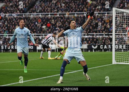 Newcastle upon Tyne, Großbritannien. Februar 2024. Dominic Solanke vom AFC Bournemouth feiert das Tor während des Premier League-Spiels in St. James' Park, Newcastle Upon Tyne. Der Bildnachweis sollte lauten: Nigel Roddis/Sportimage Credit: Sportimage Ltd/Alamy Live News Stockfoto