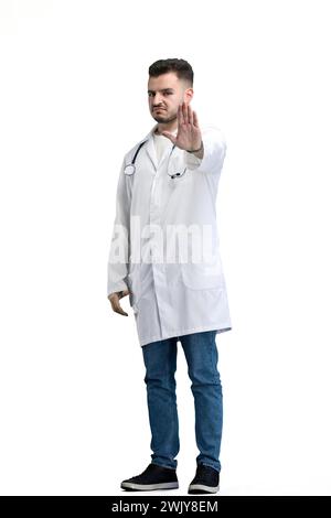 Doktor, in voller Höhe, auf weißem Hintergrund, mit einem Stoppschild Stockfoto