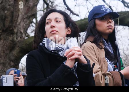 High St Kensington, London, Großbritannien. Februar 2024. Der Marsch für Palästina endet in High St. Kensington in der Nähe der israelischen Botschaft. Quelle: Matthew Chattle/Alamy Live News Stockfoto