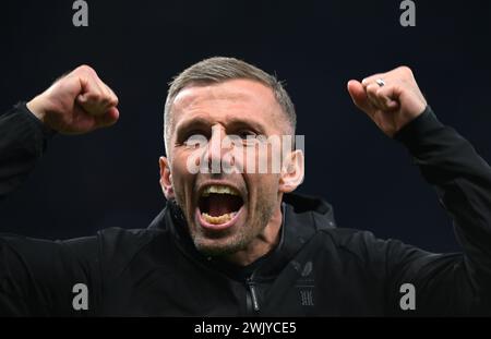 London, Großbritannien. Februar 2024. Gary O'Neil Head Coach der Wolverhampton Wanderers feiert den Sieg beim Spiel Spurs gegen Wolverhampton Wanderers, Premier League im Tottenham Hotspur Stadium London. Dieses Bild ist NUR für REDAKTIONELLE ZWECKE bestimmt. Für jede andere Verwendung ist eine Lizenz von Football DataCo erforderlich. Quelle: MARTIN DALTON/Alamy Live News Stockfoto