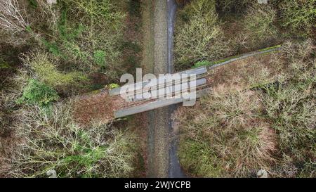 Frankreich. Februar 2024. © PHOTOPQR/VOIX DU NORD/PIERRE ROUANET; 14/02/2024; Wallers Arenberg, le 14/02/2024. Vol en drone au dessus de la Dreve des boules d'Herin, la Trouee d'Arenberg, secteur pave emblematique de la Course cycliste Paris Roubaix (cyclisme, UCI, l'enfer du Nord). Foret domaniale de Raismes Saint Amand Wallers. FOTO PIERRE ROUANET LA VOIX DU NORD - Drohnenflug über dem Dreve des boules d'Herin, dem Trouee d'Arenberg, dem emblematischen Kopfsteinpflastersektor des Pariser Roubaix-Radrennens 14. Februar 2024 Credit: MAXPPP/Alamy Live News Stockfoto