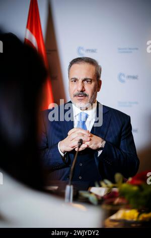 München, Deutschland. Februar 2024. 60. Münchner Sicherheitskonferenz. Bundesaußenministerin Annalena Baerbock (Buendnis 90/die Grünen) trifft mit der türkischen Außenministerin Hakan Fidan zusammen. München, 17. Februar 2024. Fotografiert im Auftrag des Außenministeriums Credit: dpa/Alamy Live News Stockfoto