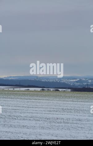 Winterlandschaft in Warstein, Schneewanderung zum Lörmecke Turm, Aussichtsplattform, Kreis Soest, Sauerland, NRW, Deutschland, Europa, Deutschland, Europa Stockfoto