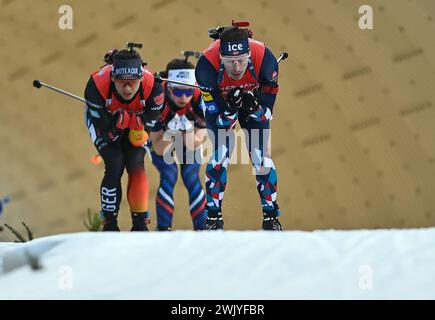 Von links Justus Strelow von Deutschland, Eric Perrot von Frankreich, Sturla Holm Laegreid von Norwegen im Einsatz während des 4 x 7-km-Staffellaufs der Männer während der Biathlon-Weltmeisterschaft 2024 in Nove Mesto na Morave, Bezirk Zdar, Region Vysocina, Tschechische Republik, 17. Februar, 2024. (CTK Foto/Lubos Pavlicek) Stockfoto