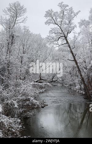 Baltimore, USA. Februar 2024. 17. Februar 2024: Lake Roland, Baltimore County, Maryland, USA. Ein Schneefall Mitte Februar bietet malerische Ausblicke und Tierwelt auf den See im Schnee. (Foto: Robyn Stevens Brody/SIPA USA) Credit: SIPA USA/Alamy Live News Stockfoto
