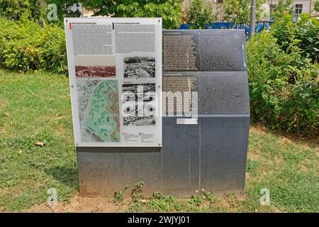 Belgrad, Serbien - 5. Juli 2021: Karte mit Informationen zu touristischen Attraktionen mit brailleschrift Alphabet Little Kalemegdan Park Festung. Stockfoto