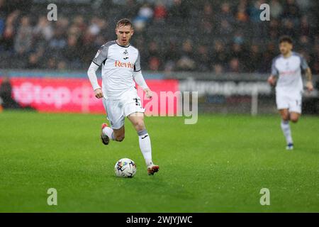 Swansea, Großbritannien. Februar 2024. Ollie Cooper aus Swansea City in Aktion. EFL Skybet Meisterschaftsspiel Swansea City gegen Ipswich Town im Stadion Swansea.com in Swansea, Wales am Samstag, den 17. Februar 2024. Dieses Bild darf nur für redaktionelle Zwecke verwendet werden. Nur redaktionelle Verwendung, Bild von Andrew Orchard/Andrew Orchard Sportfotografie/Alamy Live News Credit: Andrew Orchard Sportfotografie/Alamy Live News Stockfoto
