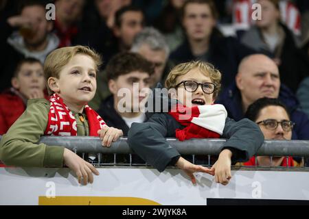 Rotterdam, Niederlande. Februar 2024. ROTTERDAM, 17-2-24, Stadion het Kasteel, Dutch Eredivisie Football Season 2023/2024, Sparta Rotterdam - Excelsior Rotterdam, junge Fans von Sparta. Beschreibung: Pro Shots/Alamy Live News Stockfoto