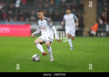Swansea, Großbritannien. Februar 2024. Ollie Cooper aus Swansea City in Aktion. EFL Skybet Meisterschaftsspiel Swansea City gegen Ipswich Town im Stadion Swansea.com in Swansea, Wales am Samstag, den 17. Februar 2024. Dieses Bild darf nur für redaktionelle Zwecke verwendet werden. Nur redaktionelle Verwendung, Bild von Andrew Orchard/Andrew Orchard Sportfotografie/Alamy Live News Credit: Andrew Orchard Sportfotografie/Alamy Live News Stockfoto