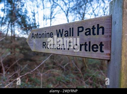 Wegweiser in Richtung Kinneil römische Festung, gelegen an der Antonine Mauer, Kinneil Anwesen, Bo'ness, Schottland Stockfoto