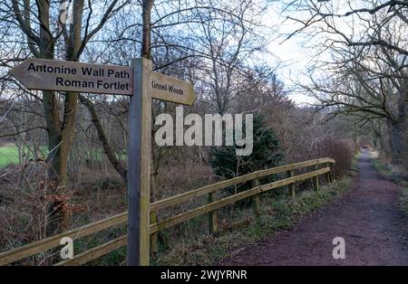 Wegweiser in Richtung Kinneil römische Festung, gelegen an der Antonine Mauer, Kinneil Anwesen, Bo'ness, Schottland Stockfoto