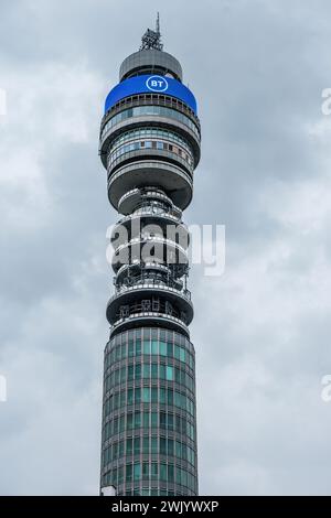 BT Tower, berühmtes Wahrzeichen in Fitzrovia, Central London, England, Großbritannien. Stockfoto