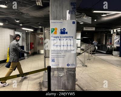 Schilder warnen vor Google Street View Fotos und Filmen, die in der Londoner U-Bahn, Bakerloo Line aufgenommen werden. 2024 Stockfoto