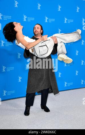 Nine d Urso und Vincent Macaigne beim Photocall zum Kinofilm Hors du temps / Suspended Time auf der Berlinale 2024 / 74. Internationale Filmfestspiele Berlin im Hotel Grand Hyatt. Berlin, 17.02.2024 *** Nine d Urso und Vincent Macaigne beim Fotocall zum Spielfilm Hors du temps suspendiert bei der Berlinale 2024 74 Berlin International Film Festival im Hotel Grand Hyatt Berlin, 17 02 2024 Foto:Xn.xKubelkax/xFuturexImagex temps 4215 Stockfoto