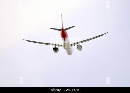 REKORDDATUM NICHT ANGEGEBEN Ein Schweizer Embraer ERJ-195 der Helvetic Airline verlässt den Flughafen Zürich Copyright: XSergioxBrunettix Stockfoto