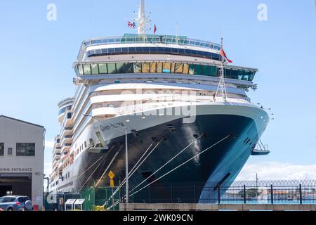 Das Kreuzfahrtschiff Cunard Queen Victoria legte am Pier 11 Terminal, Honolulu, Oahu, Hawaii, Vereinigte Staaten von Amerika an Stockfoto