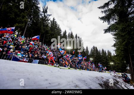 Von links Natalia Sidorowicz aus Polen, Janina Hettich-Walz aus Deutschland, Karoline Offigstad Knotten aus Norwegen im Einsatz während des 4x6-km-Staffellaufs der Frauen während der Biathlon-Weltmeisterschaft 2024 in Nove Mesto na Morave, Bezirk Zdar, Region Vysocina, Tschechische Republik, 17. Februar, 2024. (CTK-Foto/Jaroslav Svoboda) Stockfoto