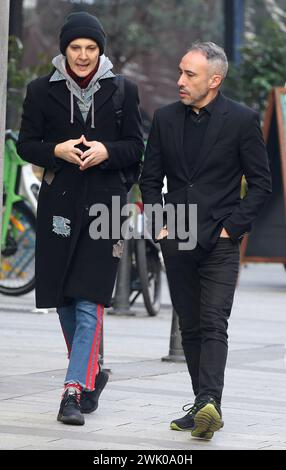 Mailand, It. Februar 2024. Rosalinda Celentano spaziert im Zentrum mit einem Freund von ihr Credit: Independent Photo Agency/Alamy Live News Stockfoto