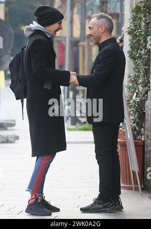 Mailand, It. Februar 2024. Rosalinda Celentano spaziert im Zentrum mit einem Freund von ihr Credit: Independent Photo Agency/Alamy Live News Stockfoto