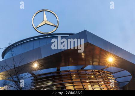 Mercedes-Benz Group AG, Mercedes Benz Welt Stuttgart. Niederlassung. // 15.02.2024: Stuttgart, Baden-Württemberg, Deutschland, Europa *** Mercedes Benz Group AG, Mercedes Benz Welt Stuttgart Niederlassung 15 02 2024 Stuttgart, Baden Württemberg, Deutschland, Europa Stockfoto