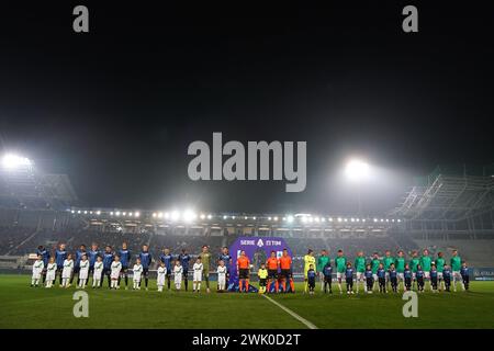 Bergamo, Italien. Februar 2024. Foto Spada/LaPresse 17. Februar 2024 - Bergamo, Italia - Sport, calcio - Atalanta vs Sassuolo - Campionato italiano di calcio Serie A TIM 2023/2024 - Stadio Gewiss. Nella Foto: ingresso in campo Squadre 17. Februar 2024 Bergamo, Italien - Sport, calcio - Atalanta vs Sassuolo - Serie A Fußball Meisterschaft 2023/2024 - Gewiss Stadium. Auf dem Bild: Die Teams treten auf dem Pitch ein Credit: LaPresse/Alamy Live News Stockfoto