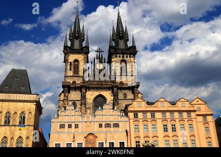 Gotische Kirche der Jungfrau Maria vor Tynn, Tynkirche in Prag, auf dem Altstädter Ring. Mittelalterliche Architektur von Prag, Gebäude, Häuser, Kirchen Stockfoto